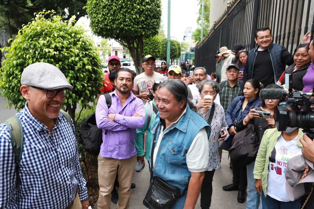 Llegada a la mesa de negociación de la CNTE a la Secretaría de Gobernación. | Foto: Juan Carlos Bautista.