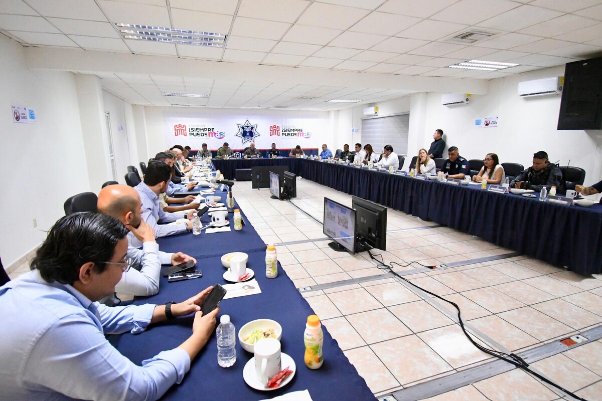 Reunión semanal de seguridad. | Cortesía