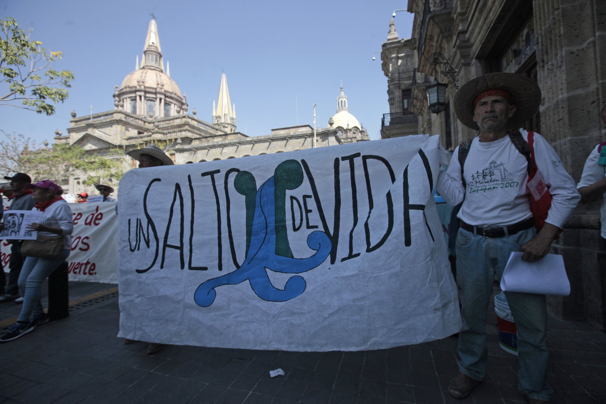 Un Salto de Vida manifestó su rechazo a la planta de termoeléctrica en El Salto. (Fernando Carranza)