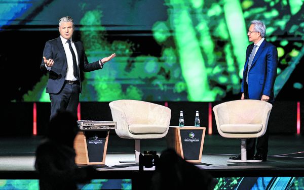 Tareq Amin y Jensen Huang, director ejecutivo de Nvidia. HAMAD I. MOHAMMED/REUTERS