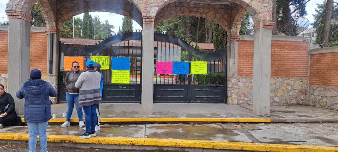 Autoridades educativas y sindicales acordaron la separación provisional del director de la secundaria técnica 52 de Tula de Allende