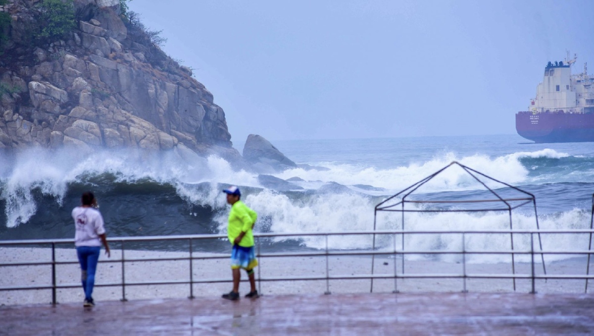 Se prevé que, durante el día, la tormenta tropical se desplace paralela a las costas del Pacífico. | Imagen ilustrativa: Cuartoscuro