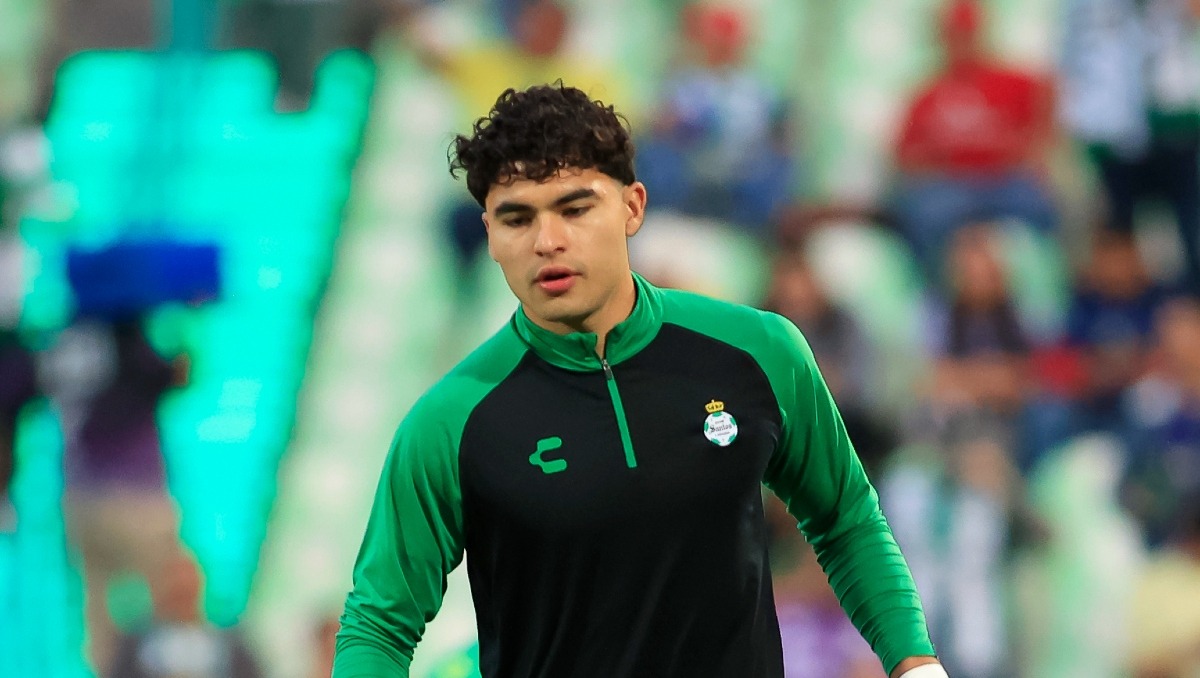 Stephano Carrillo confiesa recibir consejos de Van Persie (Imago7)