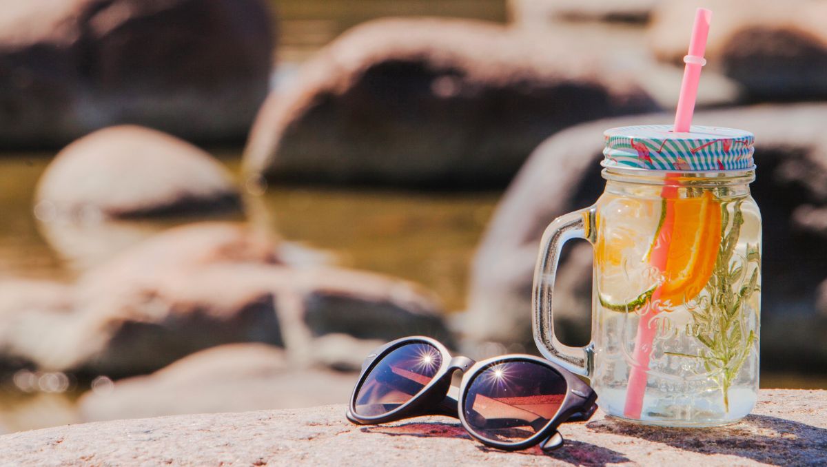 Además del agua, existen otras bebidas que pueden ayudar a mitigar las altas temperaturas. (Especial)