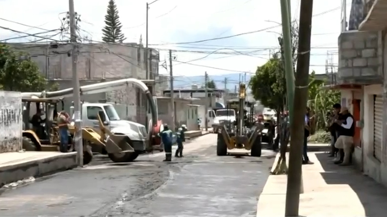 Comienzan labores de limpieza en Chalco tras inundaciones por fuertes lluvias en calles y viviendas