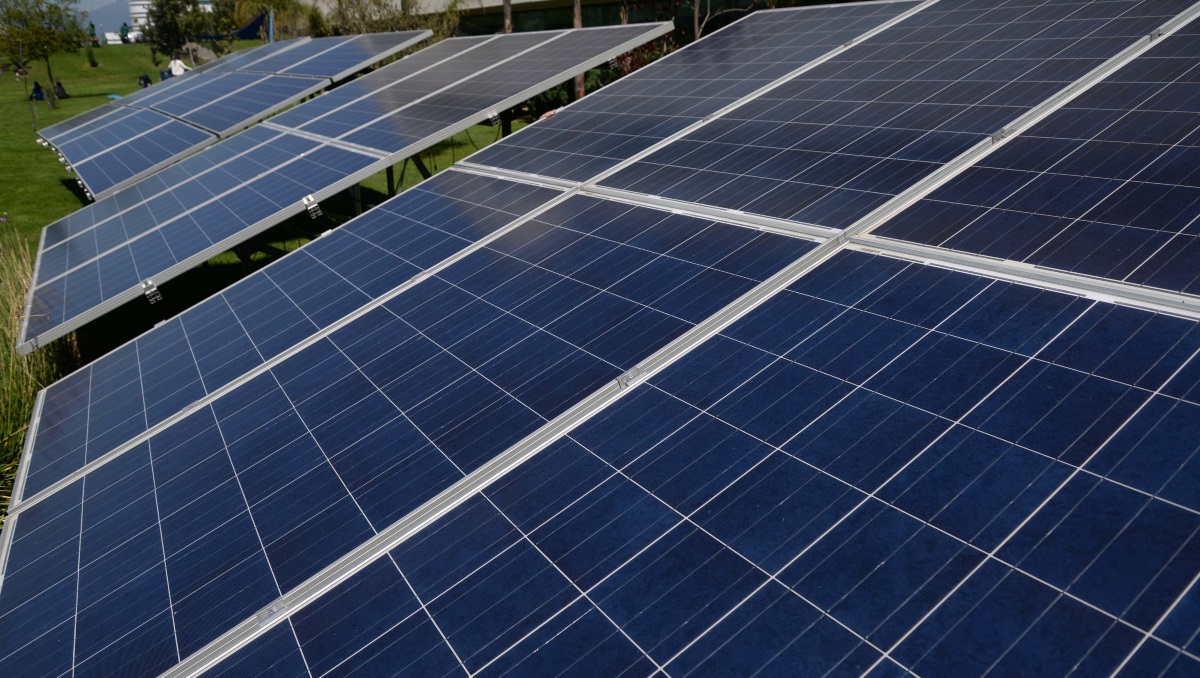Gobierno e Iberdrola pondrán paneles solares en comunidades de Puebla | EsImagen, archivo