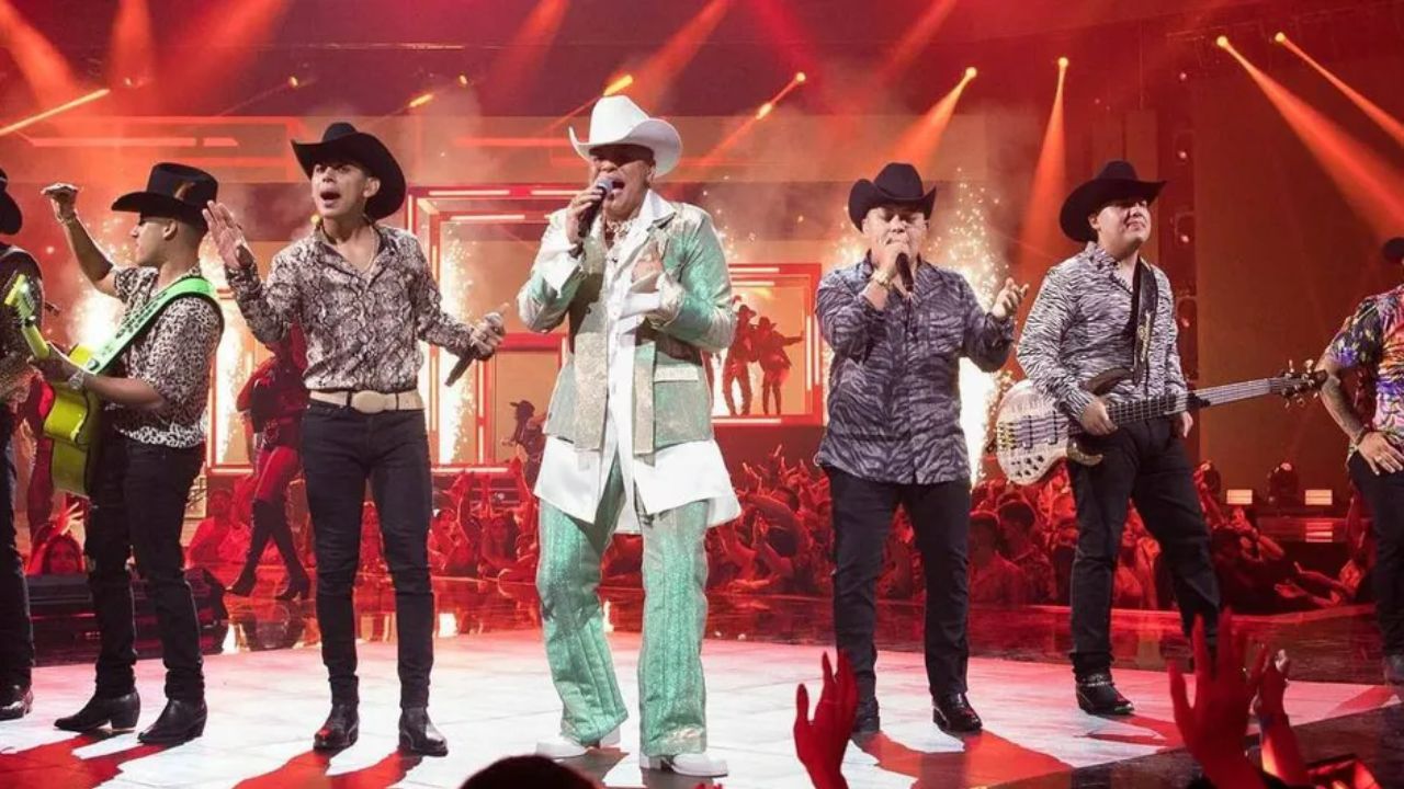 Grupo Firme cancela concierto en EU por problemas con sus visas