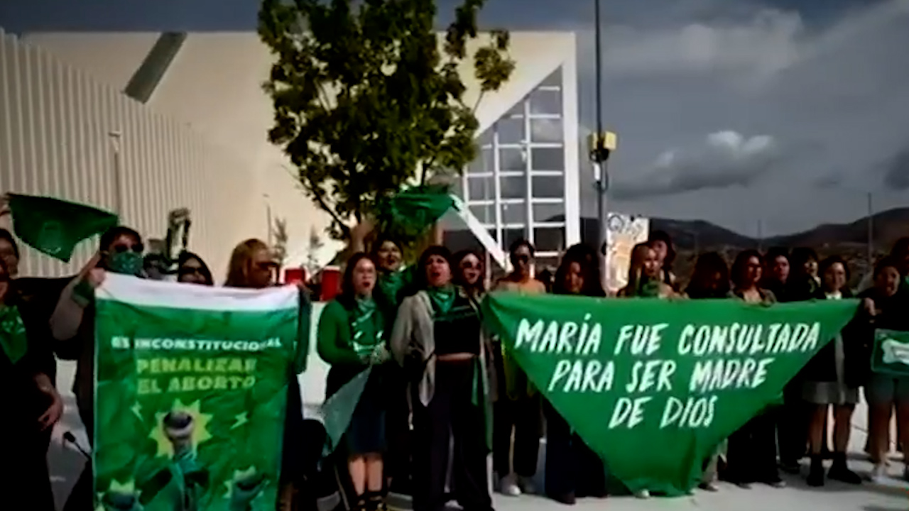 Guanajuato debatió despenalización del aborto entre opiniones divididas dentro y fuera del Congreso