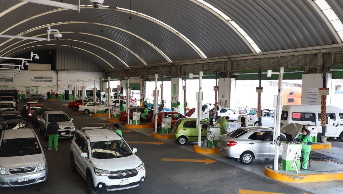 La multa por no verificar a tiempo es de hasta tres mil 394 pesos; autoridades llaman a cumplir con el calendario oficial.| Foto: Cuartoscuro