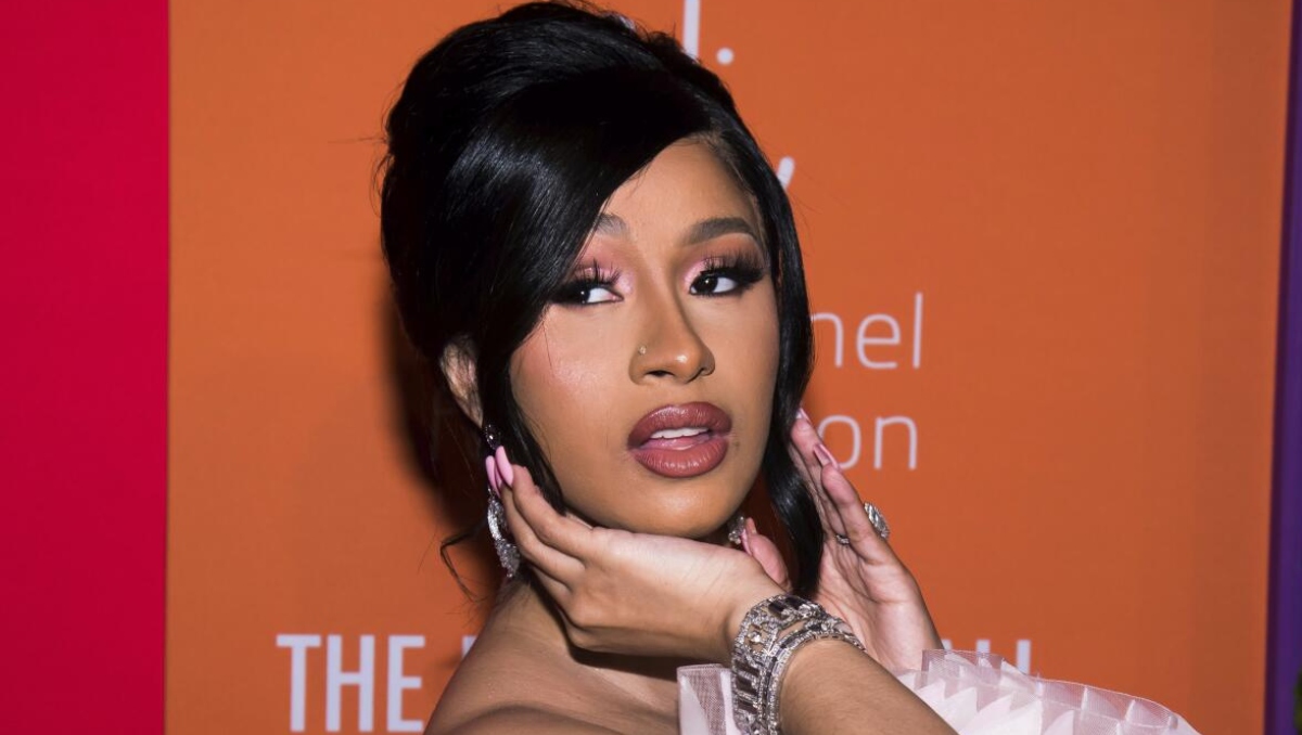 Cardi B se sincera sobre su rol como madre y los retos legales con Offset, revelando los altos costos de crianza de sus hijos y cómo ha asumido la res