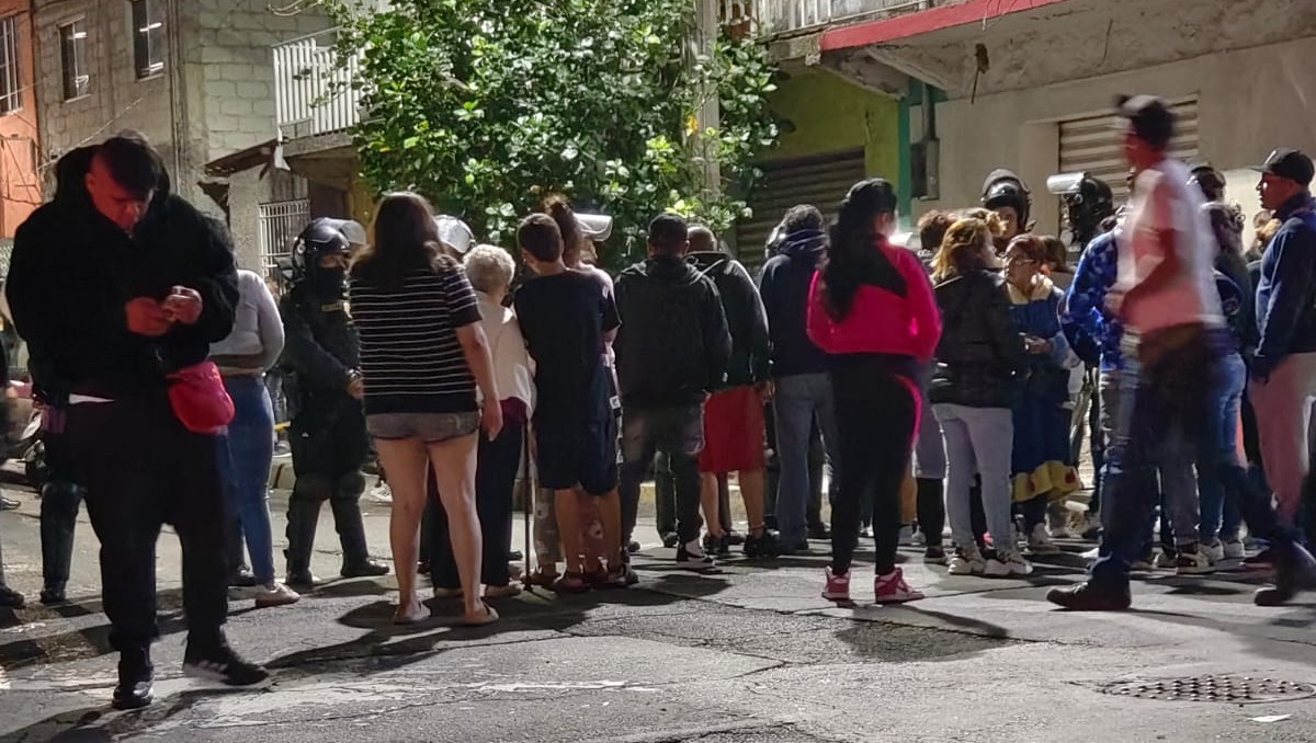 El crimen, que involucra a presuntas bandas rivales, tuvo lugar dentro de un domicilio particular. | Especial