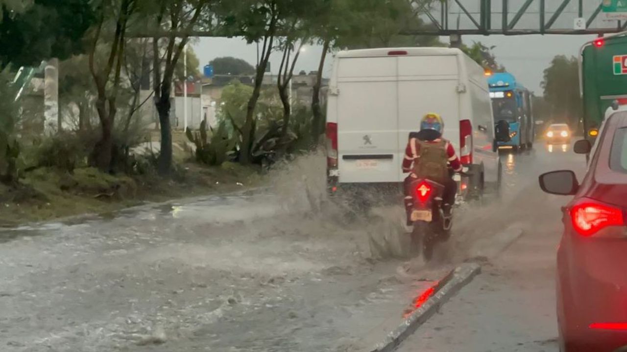 Fuertes lluvias causan severas inundaciones en municipios del Edomex