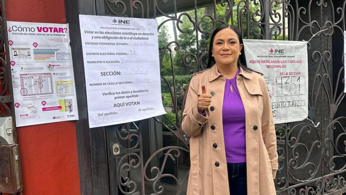 Ariadna Montiel presumió su dedo marcado tras la votación. | Especial
