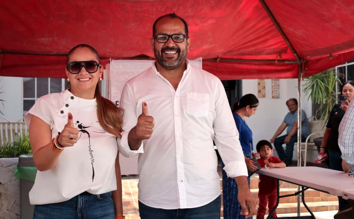 El candidato de Movimiento Ciudadano acude a votar en Gómez Palacio. l Rolando Riestra