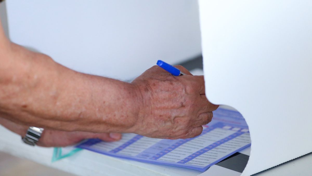 Ciudadanos acuden a ejercer su voto | Jorge López