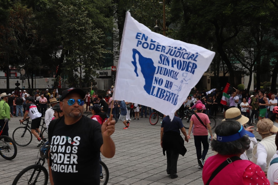 Concentración de personas opositoras a las elecciones del Poder Judicial en el Ángel de la Independencia. |Octavio Hoyos