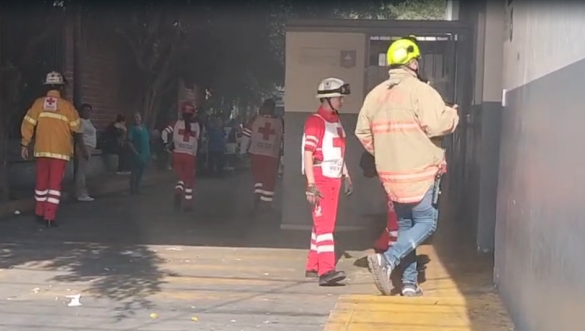 Elementos de la Cruz Roja y Bomberos se hicieron presentes para auxiliar a los pacientes (Foto: Sonia G. Gamiño)