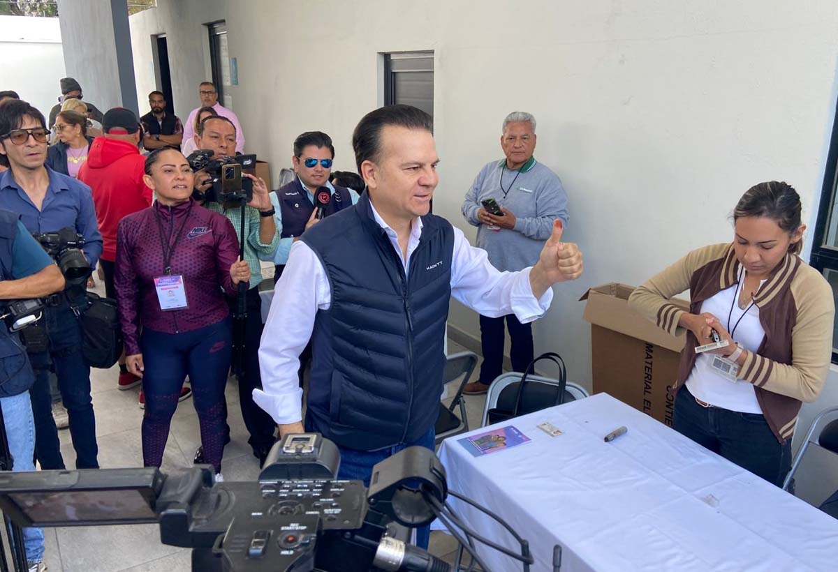 Gobernador de Durango emite su voto. l Gilberto Lastra