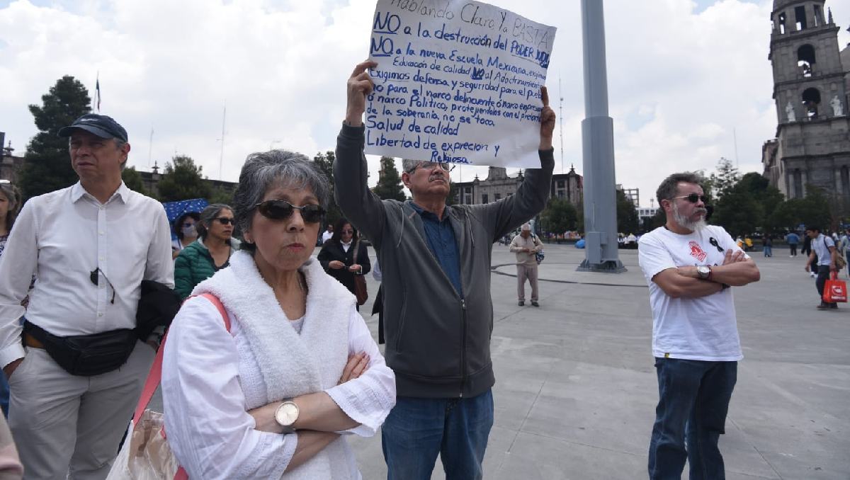 Persona de la tercera edad se manifiestan en contra de la elección judicial. Foto: (Tania Contreras)
