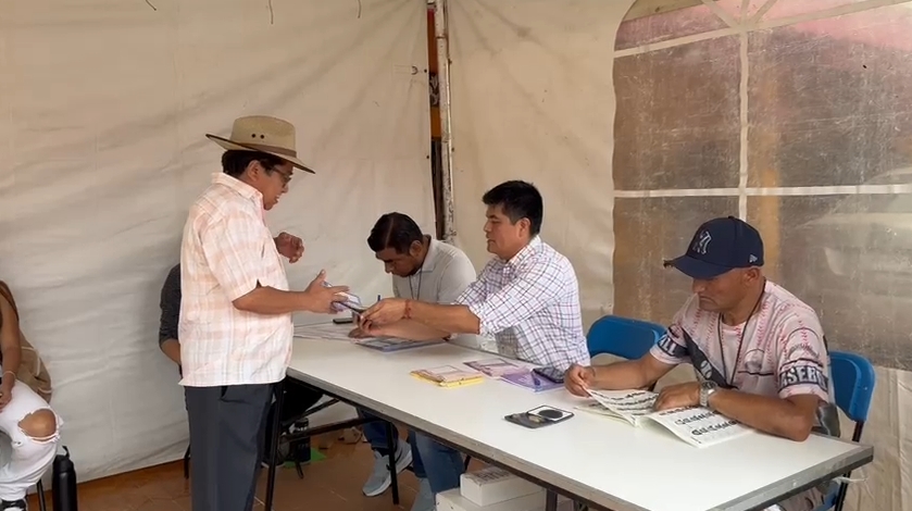 Reportan incidentes menores y boletas destruidas en votación de Oaxaca | Especial