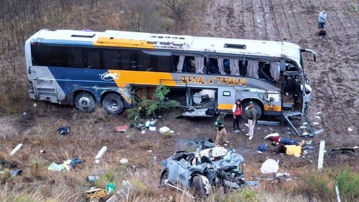 En SLP choque de autobús de pasajeros deja cuatro muertos y al menos 15 heridos