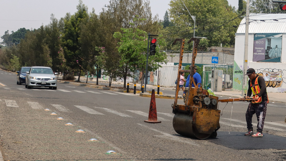 Aspectos de trabajo de bacheo en Puebla | Agencia Es Imagen
