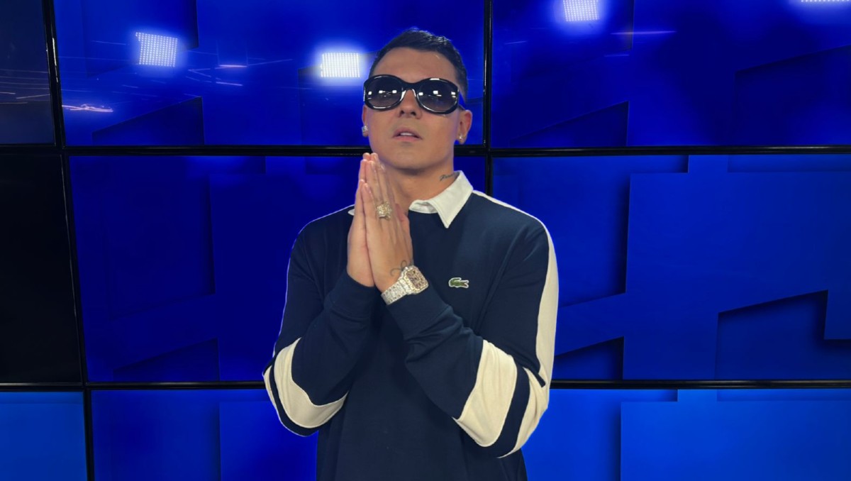El cantante de género urbano presentará además su más reciente espectáculo en el Show Center Complex. Foto: Especial