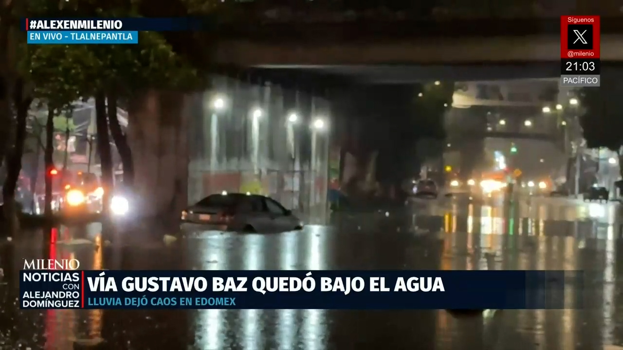 Impactante inundación en Edomex deja a conductor atrapado en su vehículo