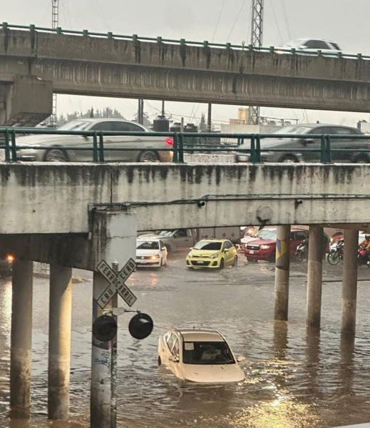 Automovilistas quedaron varados. ESPECIAL