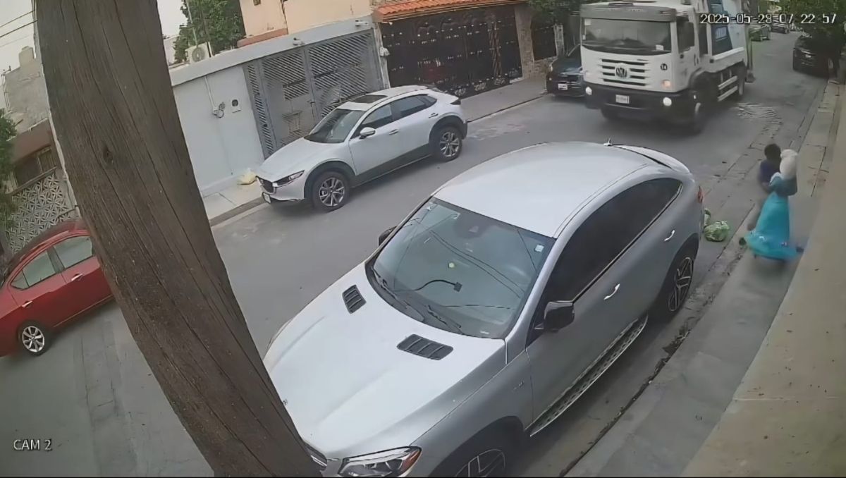 El recolector toma la piñata y se mueve al ritmo de una quebradita | Foto: Especial