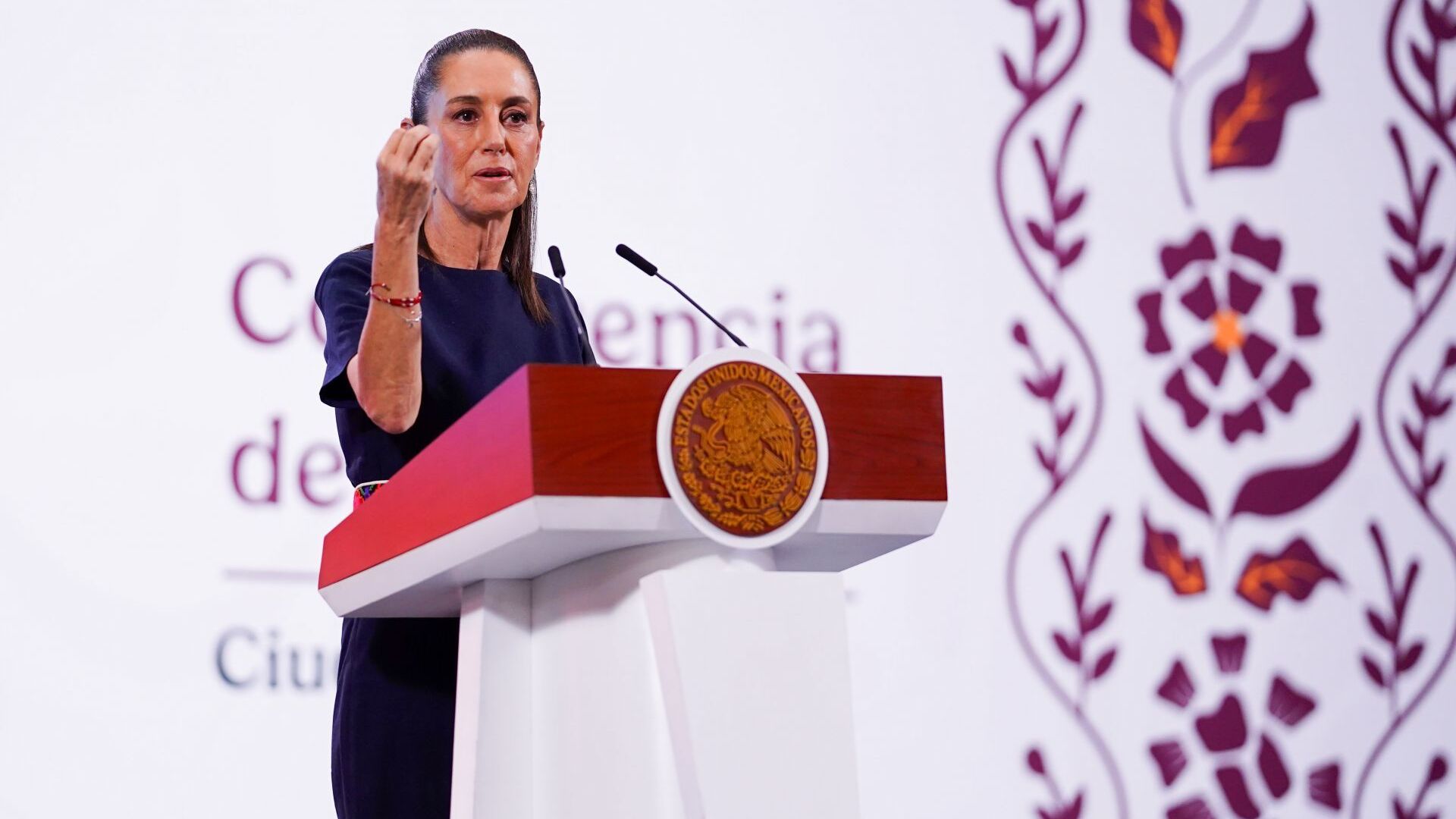 Sheinbaum ofrece a CNTE reducir edad de jubilación