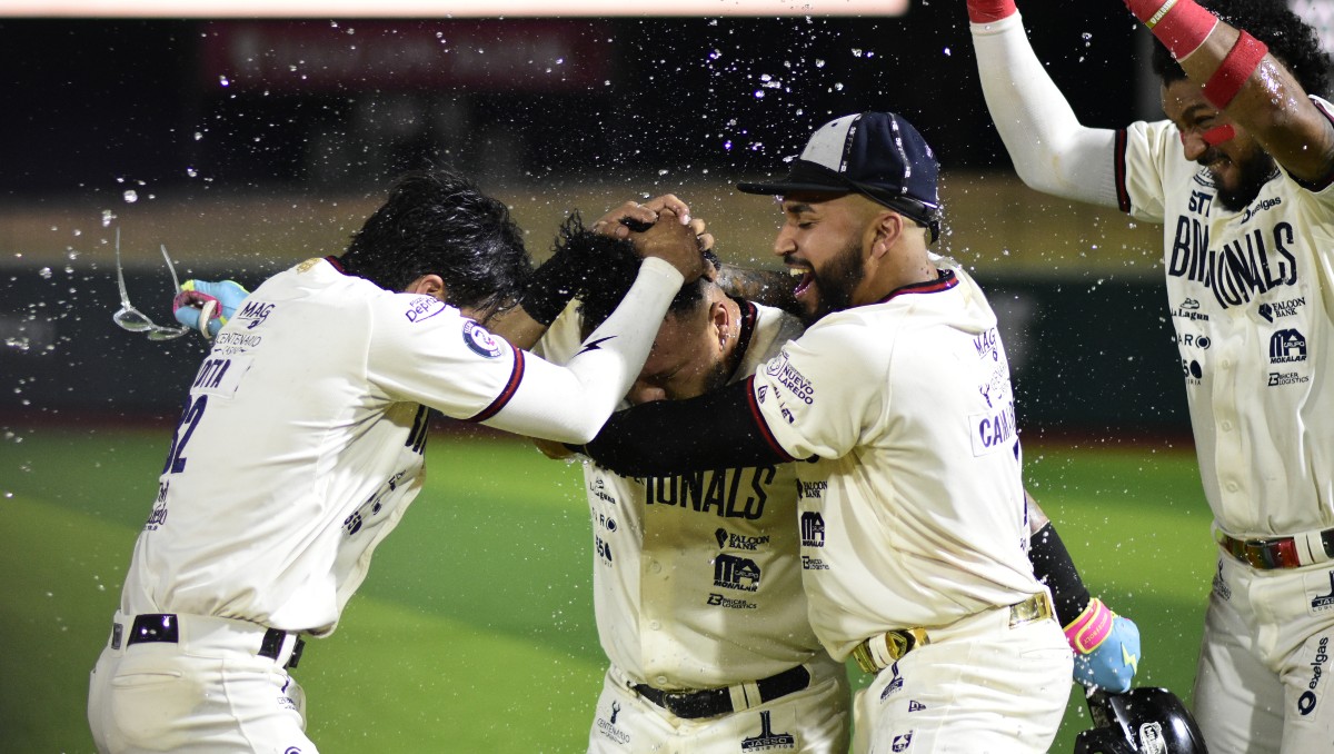 Tecolotes celebran el triunfo en extra innings sobre Rieleros.