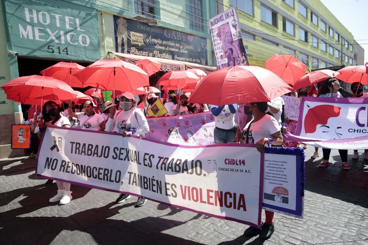 Trabajadoras sexuales de la organización "Chicas de la 14" realizaron manifestación para pedir respeto a su trabajo. | Cuartoscuro