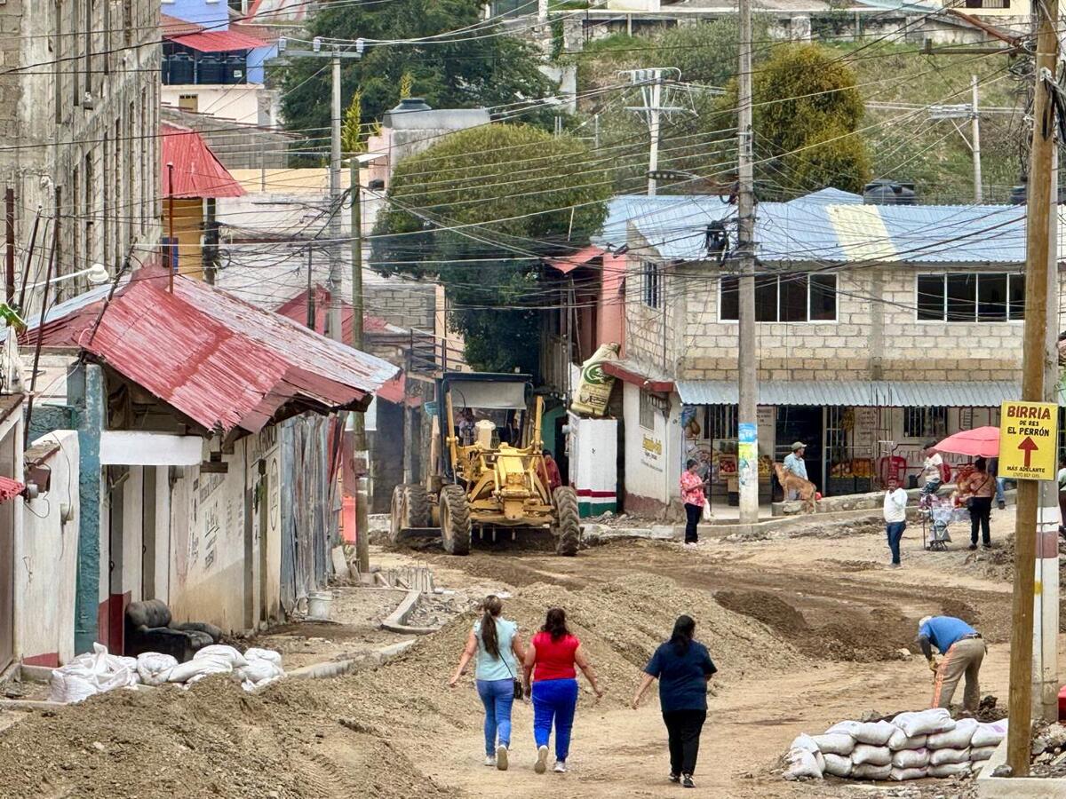 Continúan las obras en el acceso principal de Real del Monte tras las inundaciones causadas por lluvias (Víctor Valera)