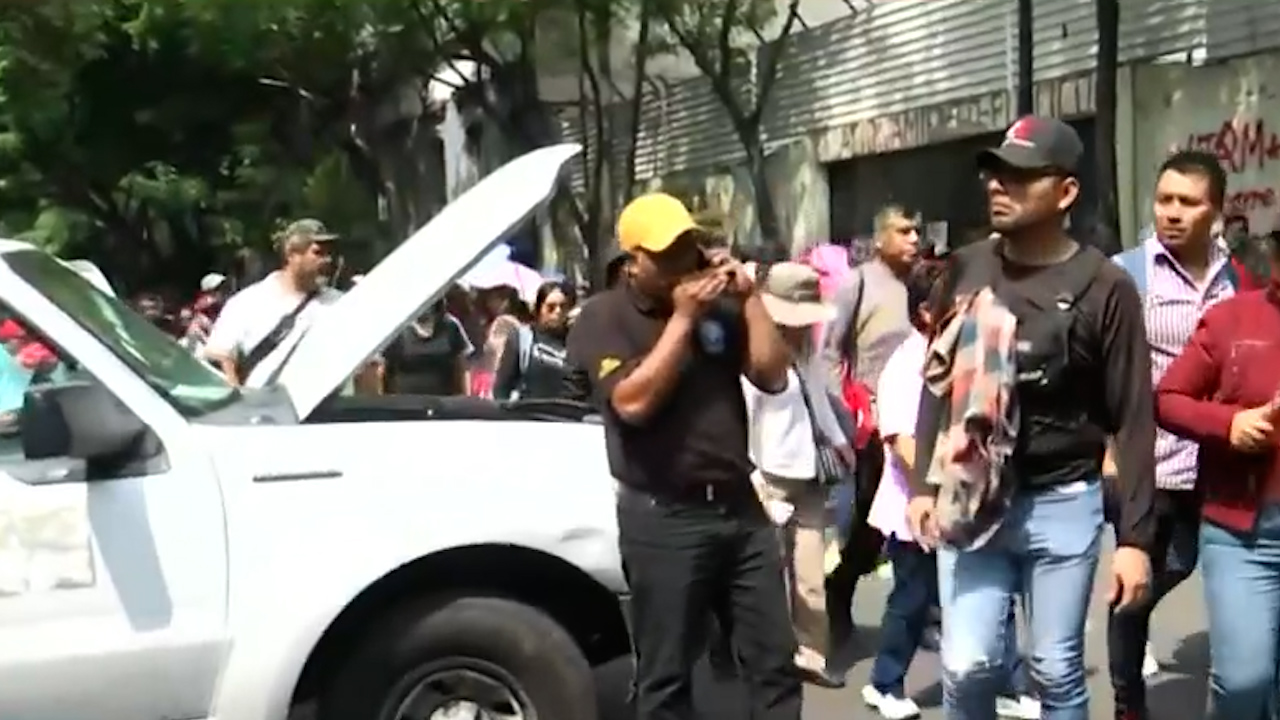 Maestros de la CNTE realizan bloqueos frente a la Secretaría de Gobernación