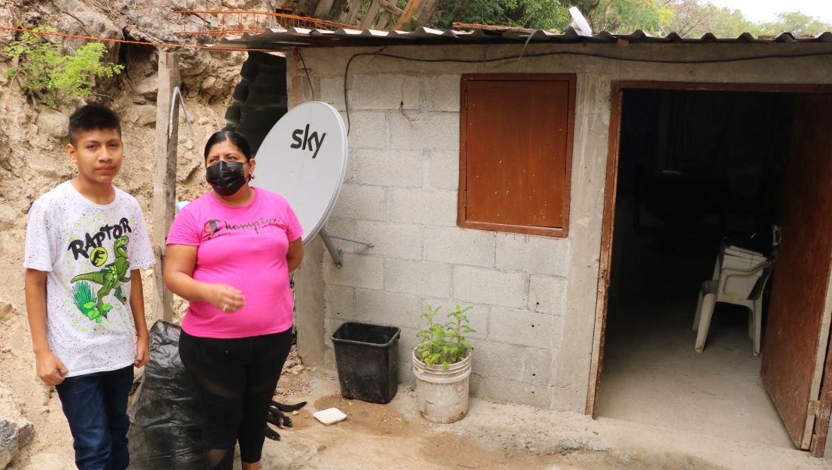 Ricardo agradeció a todas las personas que se sumaron a reconstruir su hogar. | Roberto Alanís