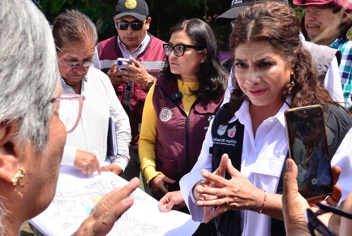 Secretarías de la CdMx continúan con labores de desazolve, limpieza de calles y de viviendas afectadas.