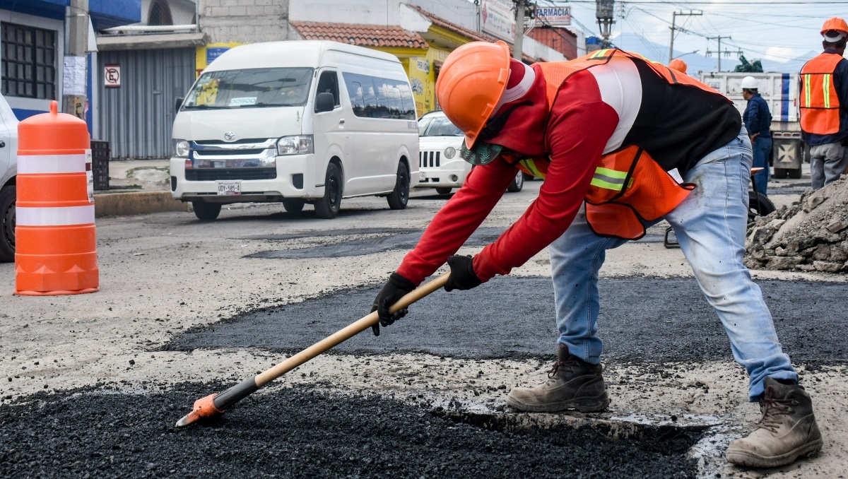 Armenta y Chedraui inician bacheo en Puebla: van por 200 mil hoyos | EsImagen