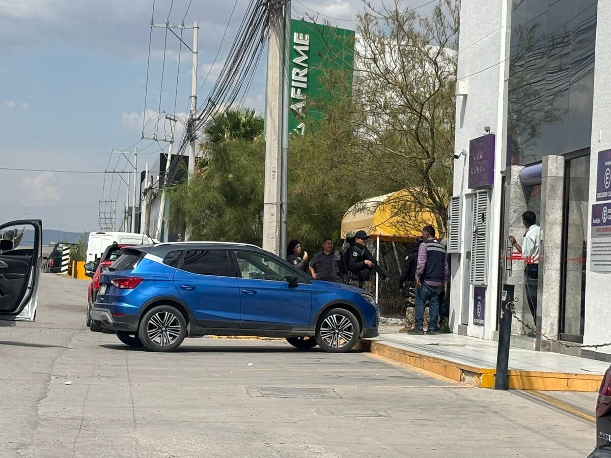 Asaltantes siguieron a su víctima hasta el banco para robarle en Torreón. (Notivox Policía)
