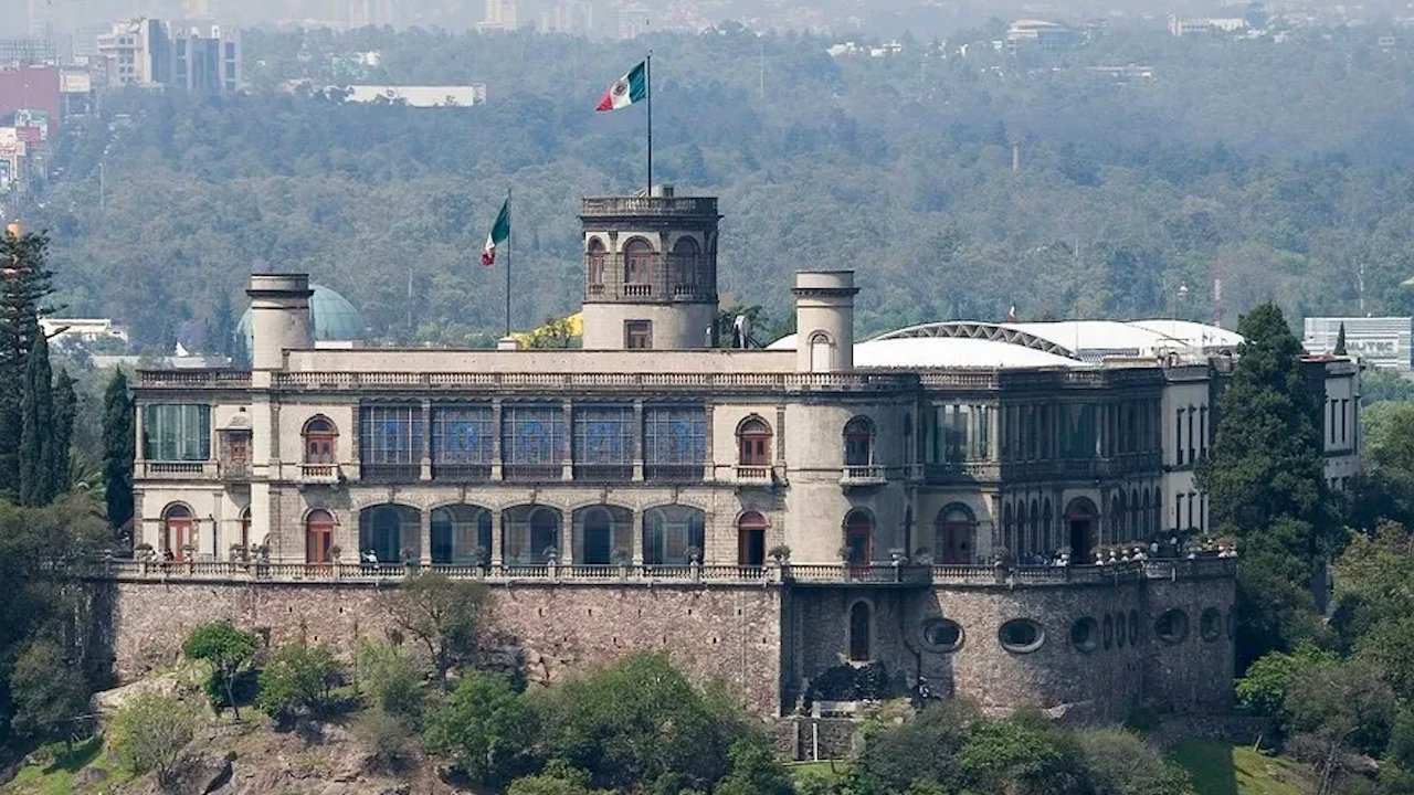 INAH deja a turistas "vestidos y alborotados" con museos cerrados en CdMx