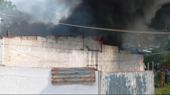 Incendio en Chalma atendido por bomberos de Hidalgo. (Especial)