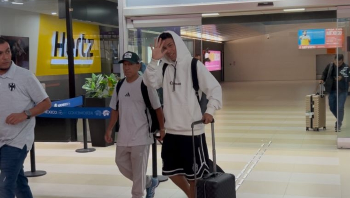 Johan Rojas llega a Monterrey para reportar con Rayados de cara al Mundial de Clubes (Felipe Galindo)