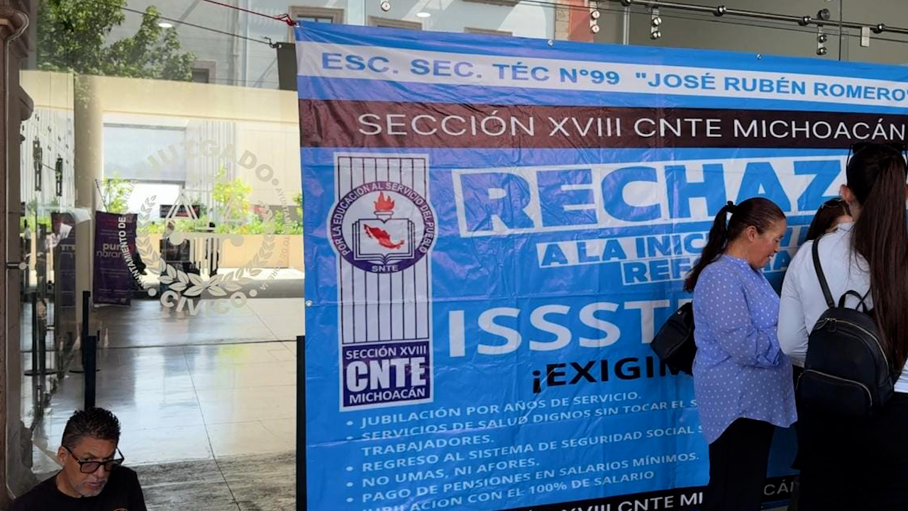 Maestros toman alcaldías y oficinas recaudadoras en más de 20 regiones de Michoacán