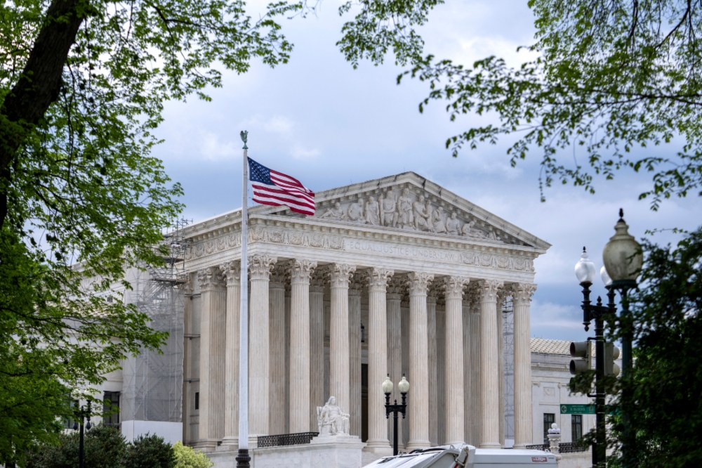Los magistrados anularon la decisión de un tribunal inferior que desestimó una demanda de derechos civiles de una mujer de Ohio. |AP