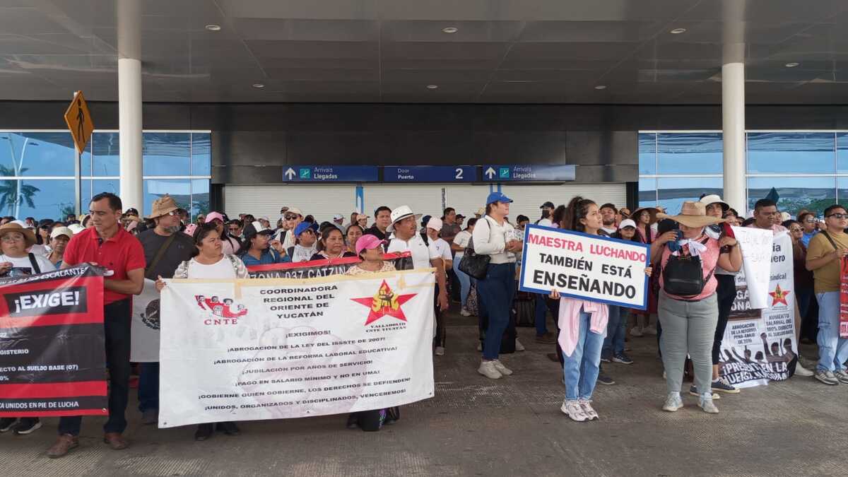 Más de 5 mil docentes marchan en Yucatán y provocan caos vial | Especial