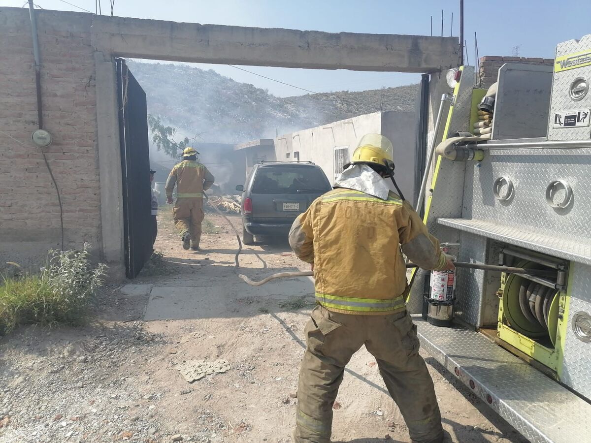 Perros muerden cables eléctricos y provocan incendio en vivienda de Lerdo. (Milenio Policía)