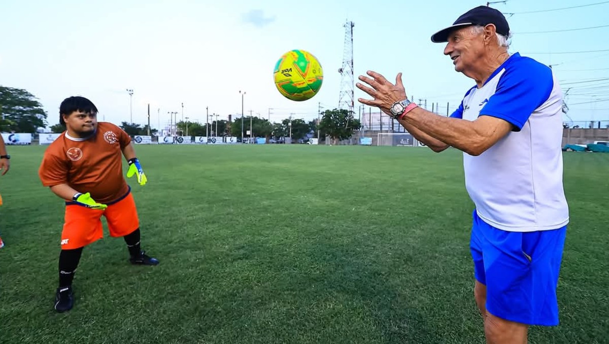 Correcaminos UAT convivió con el equipo Soccer Down.