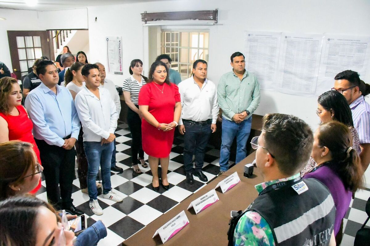 Regidores electos de Lerdo reciben sus constancias de mayoría del IEPC. (Especial)