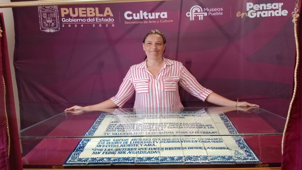 Develan placa en honor al natalicio de Natalia Serdán en Puebla | Leslie Mora