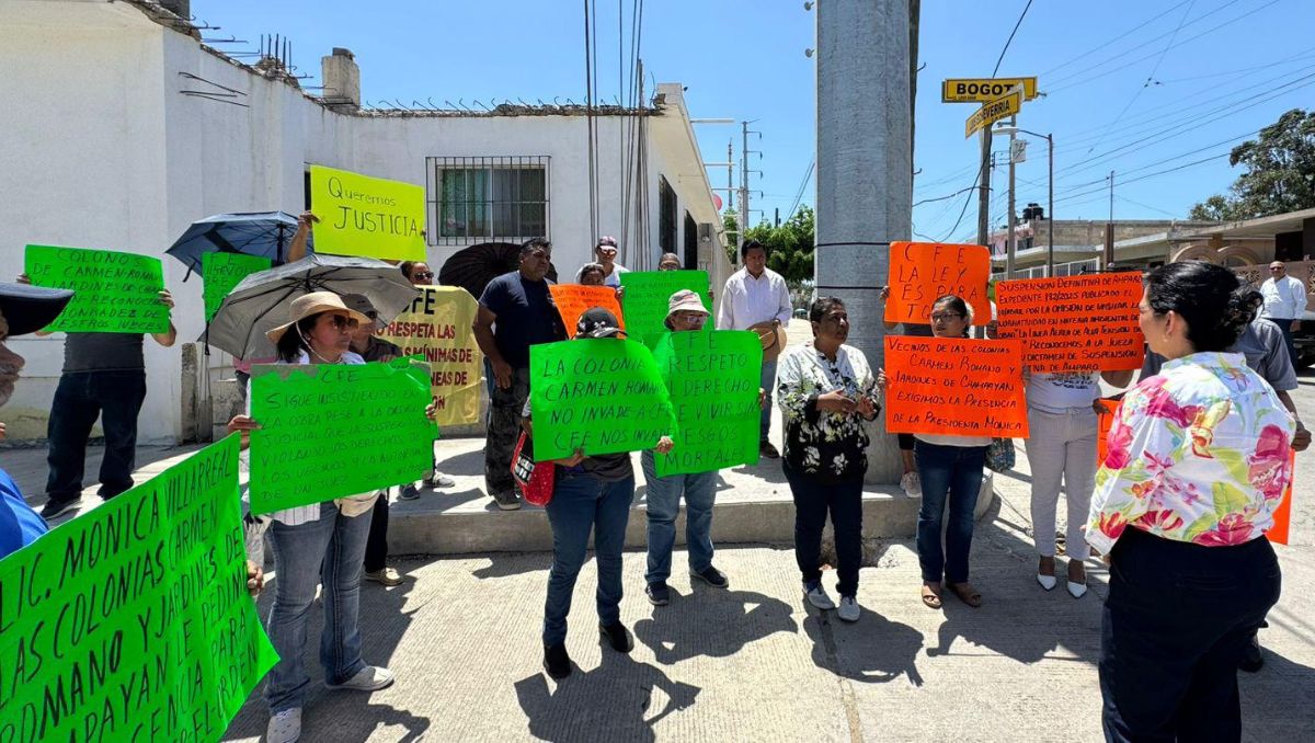 Los inconformes lograron dialogar con la alcaldesa tras exigir su visita. (Alberto Cano)